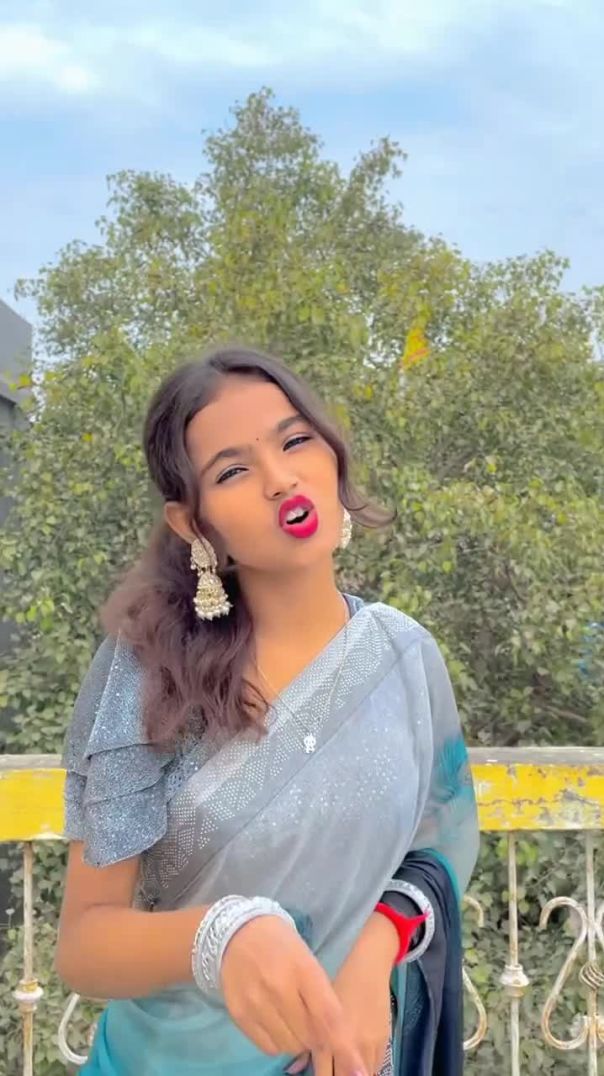 Kahu_aur_sa…🫣💕__#viral_#viralreels_#trending_#trendingreels_#reels_#beauty_#bhojpuri_#dance