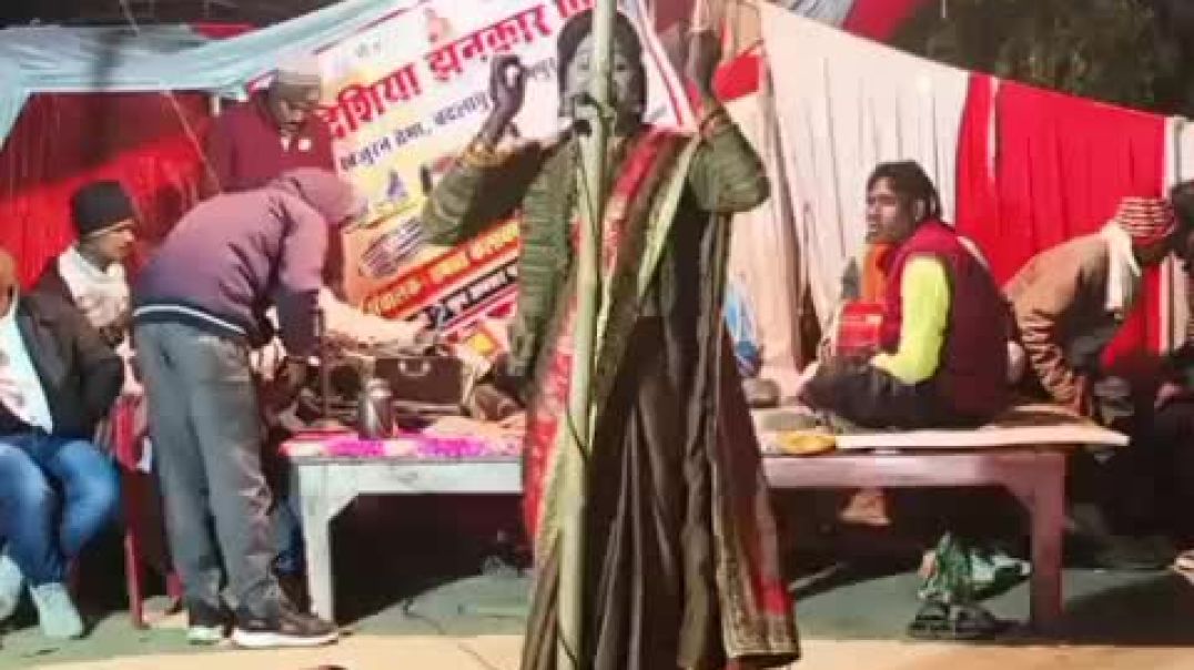 ⁣Lal lal othawa se chuyela lalaiya ki jaise rash chuyela