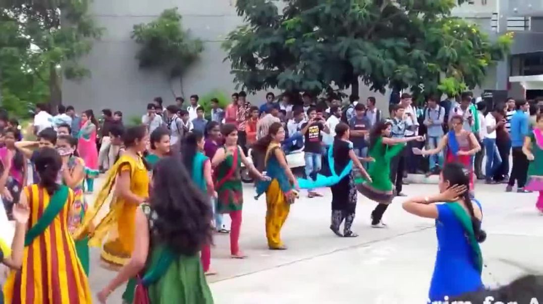 ⁣ISHQ_JUNU_JAB_HAD_SE_BADH_JAYE____BEST_GARBA_BY_COLLEGE_GIRLS____DHAVU_CREATION_😘(720p)