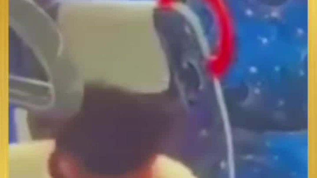 ⁣लड़की लड़के ने किया मेट्रो के अंदर सेक्स