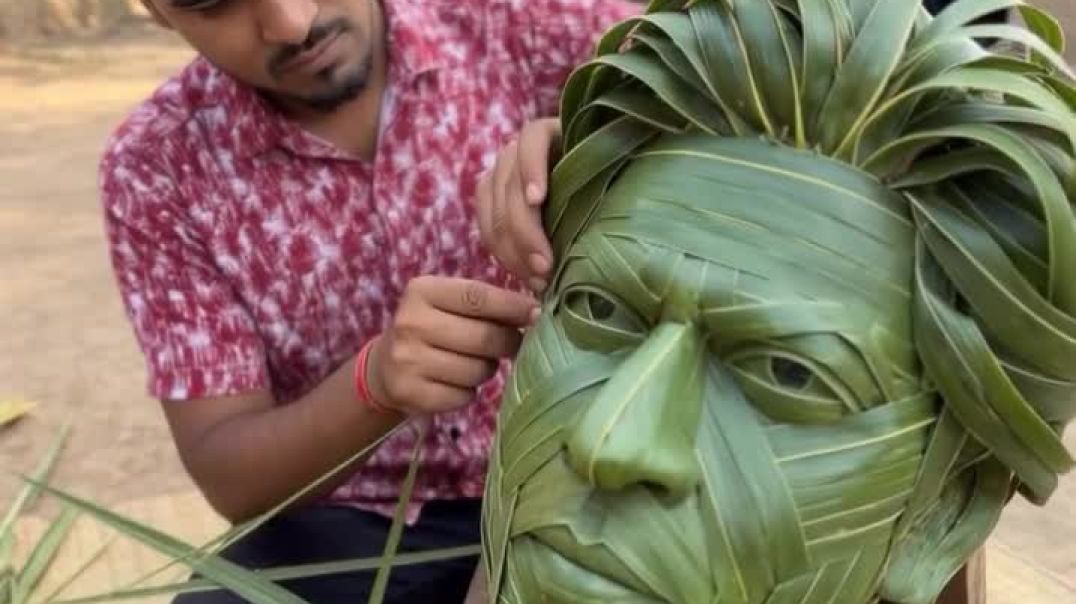 ⁣🌿 पत्तों से बना Bollywood King जैसा चेहरा 😮 | Leaf Art That Looks Unbelievable | Village Talent