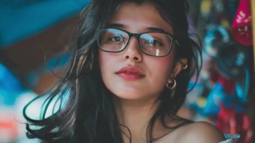 ⁣⁣Should she be a modern woman (office / city / travel / fitness / emotional moments) #classywalk