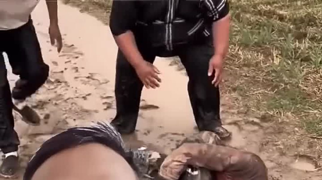 ⁣यहां क्यू बैठा है 🤣🤣🤣🤣