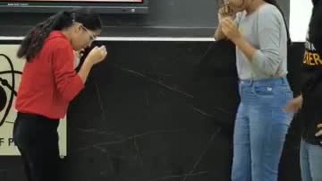 ⁣Can_you_hang_a_bottle_without_a_counterweight__#theoryofphysics_#anubhavsir_#counterweight_#gwalior(