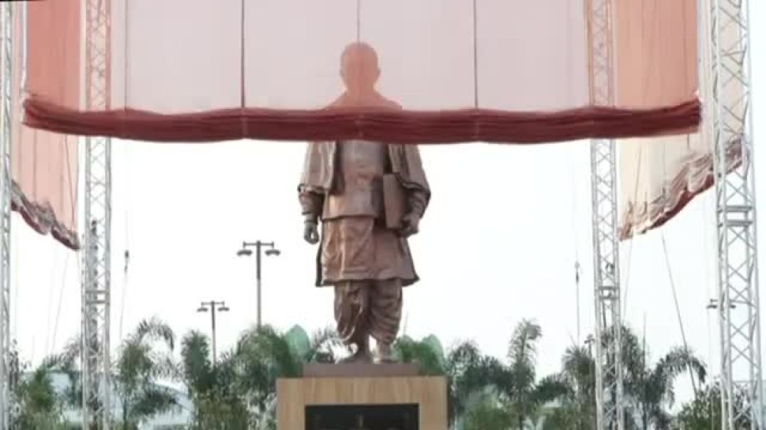 ⁣)PM Modi unveils statue of Lokapriya Gopinath Bardoloi at newly inaugurated airport terminal in Assa