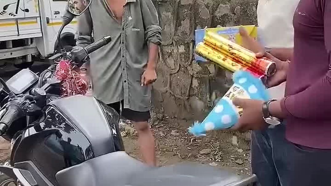 ⁣Behind scene 🙀😂 __ khachra video shoot 🙀🙀 _kachra _comedy _behind _comedyreels(720P_HD)