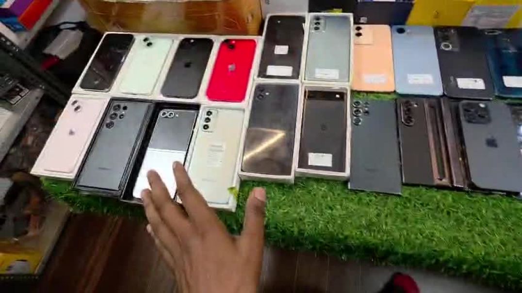 ⁣Refurbished phone