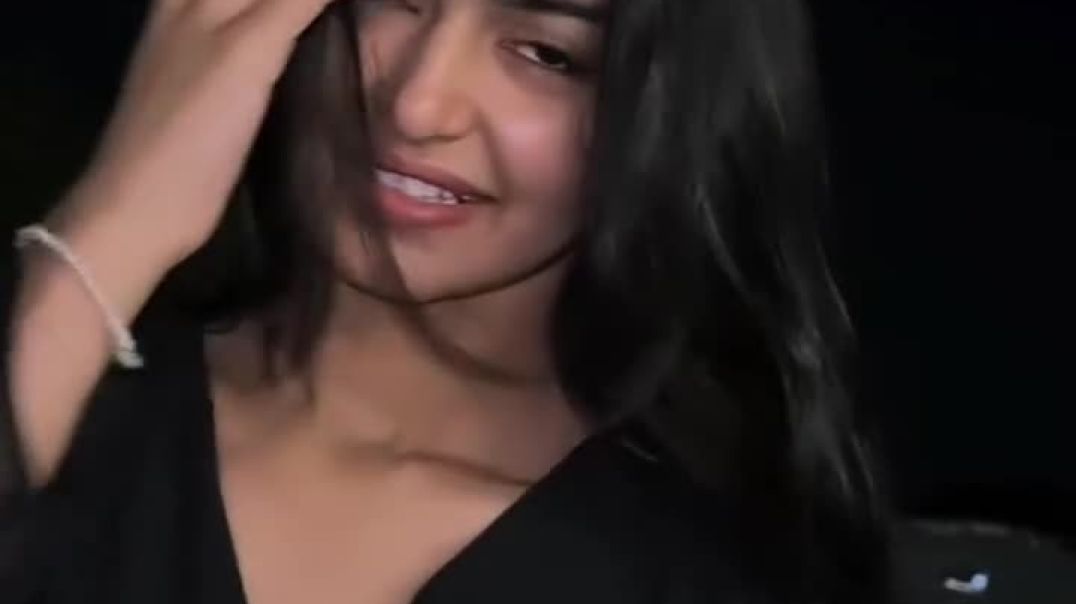 ⁣Viral girl tarding apna tube video