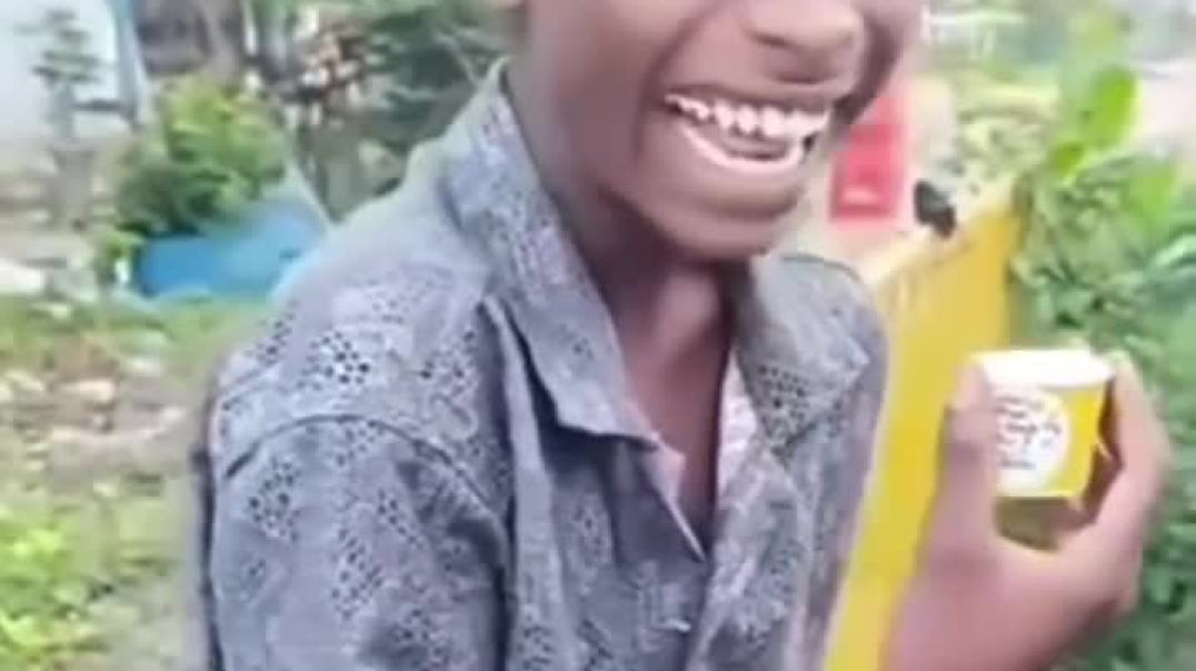 कौन है रे