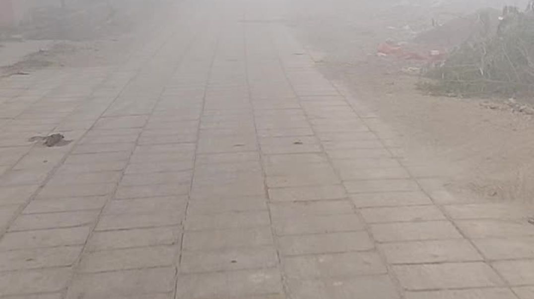 ⁣Gaon m dund padi hai #winter