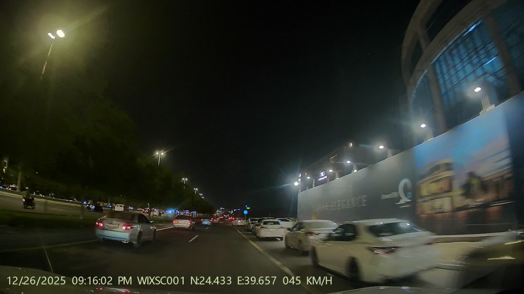 ⁣सऊदी में सड़क पर कैसी गाड़ी चलती है You guys should see how the car drives on the road in Saudi Arab