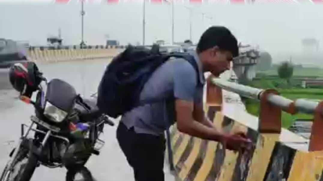 ⁣Mdadd krta huaa insaan