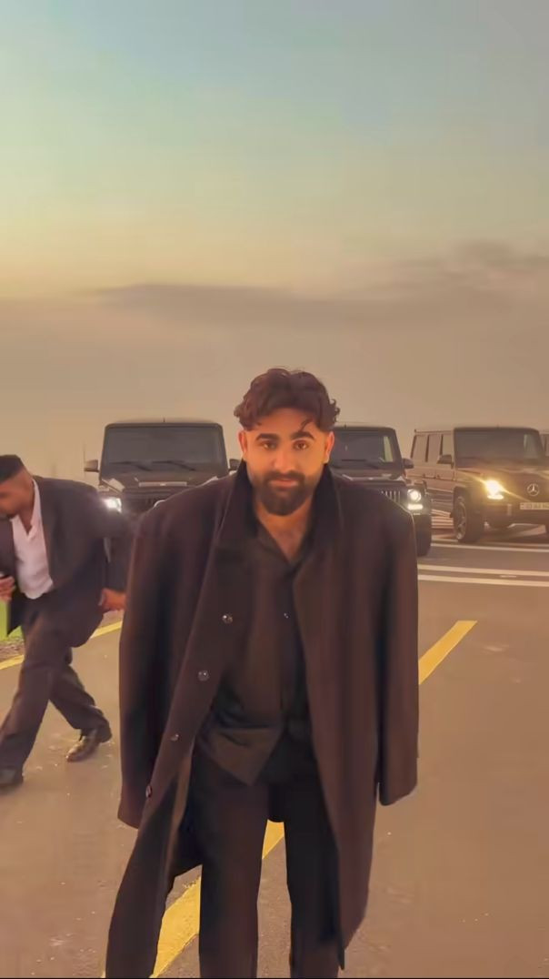 Ghar k upar jahaaj udadu?....