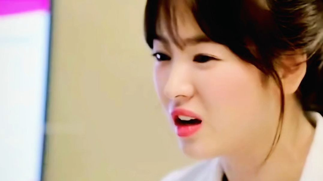 ⁣⁣Kis angle se sundar lagti hai 😂🤣 | Descendants of the Sun kdrama #shorts