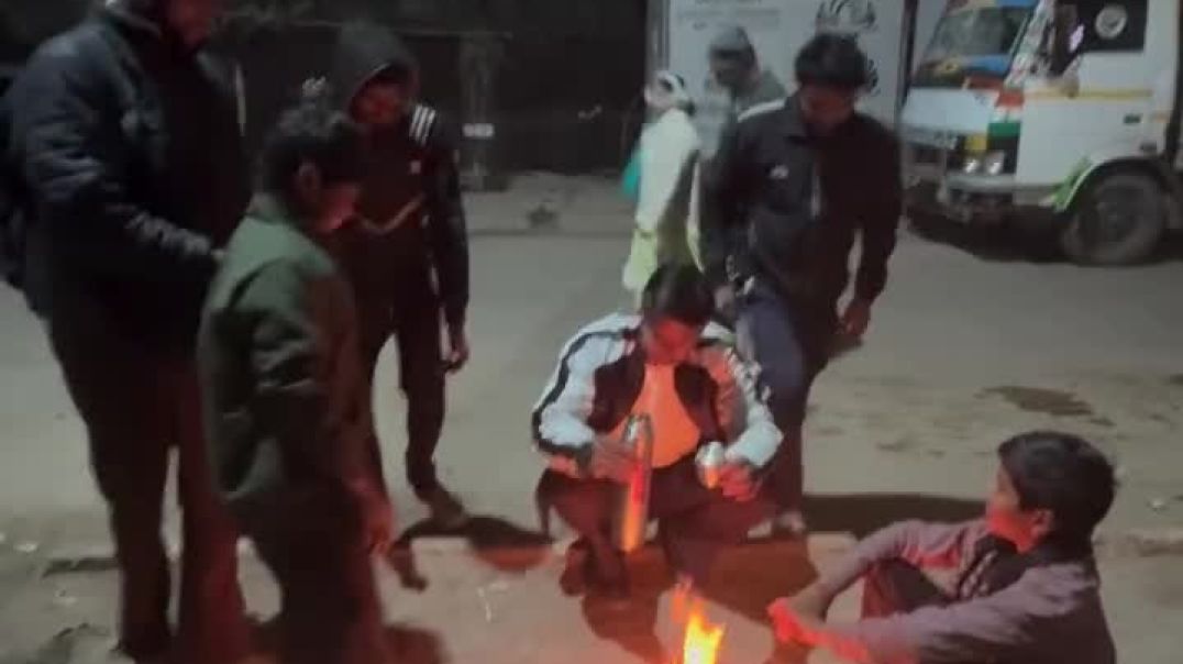 ⁣Ye bhul gaye the ki kis ke pass bethe hai 😂