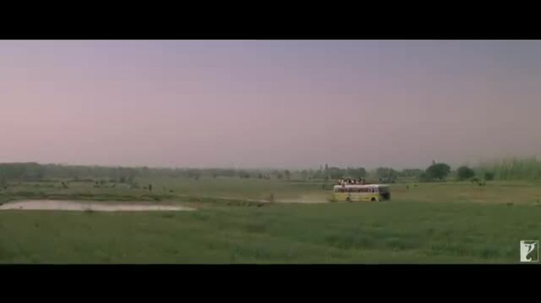 Aisa_Des_Hai_Mera_Song___Veer-Zaara___Shah_Rukh_Khan,_Preity_Zinta___Lata_Mangeshkar,_Udit_NarayanOf