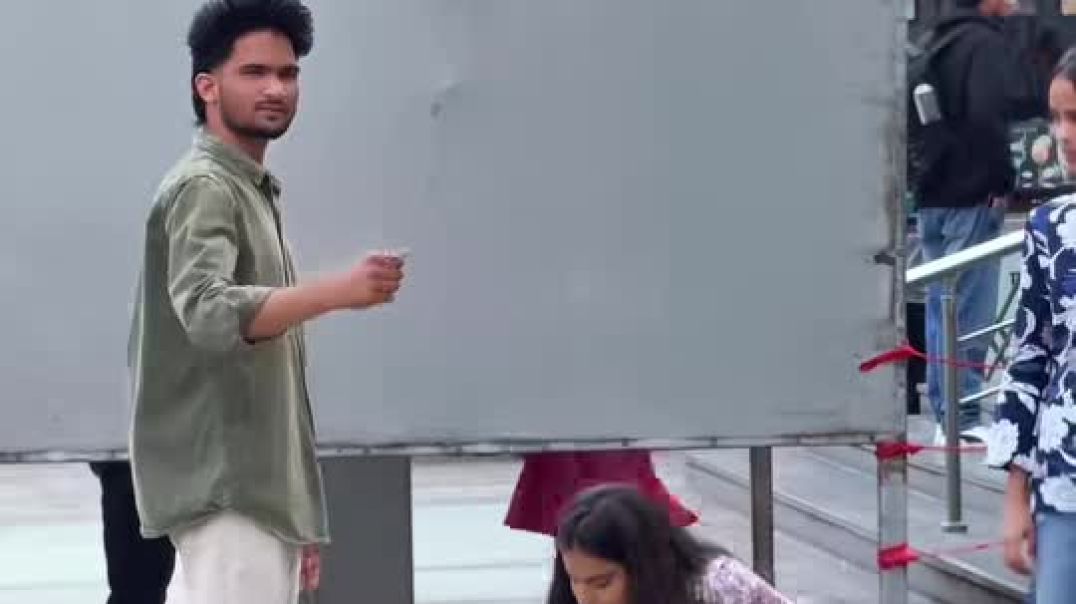 ⁣2https://www.facebook.com/share/r/16s83SQcou/