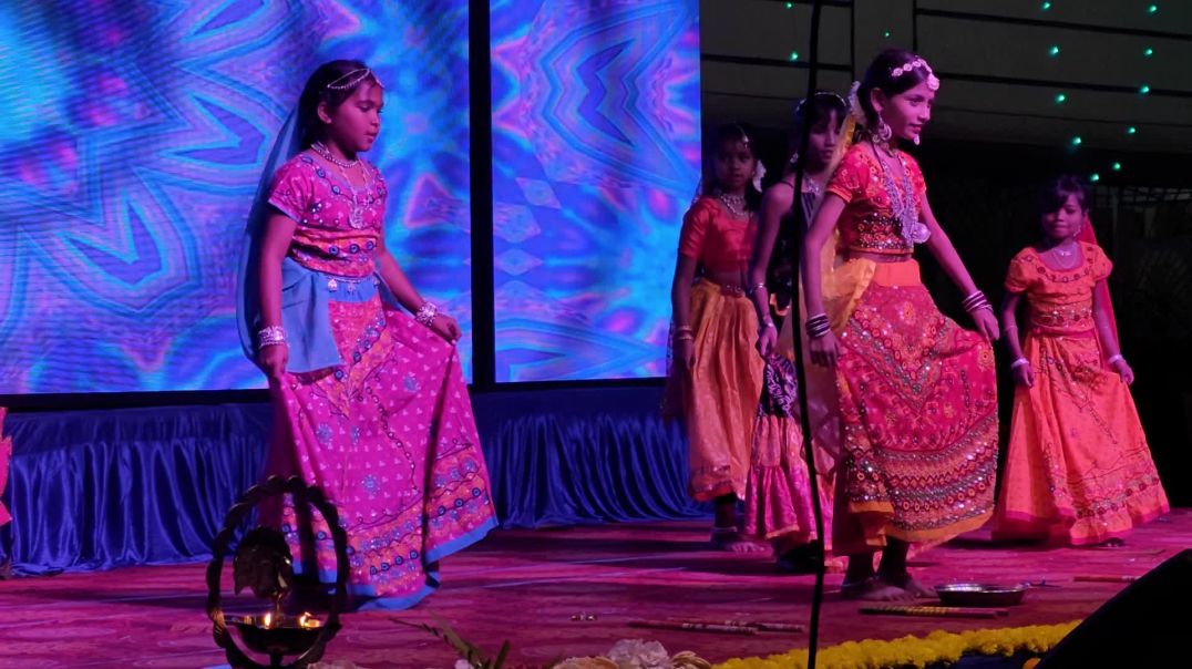 ⁣School mein program