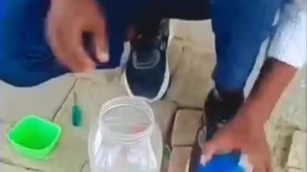⁣प्लास्टिकच्या भरणीत निरमा ठेवण्याचा जुगाड