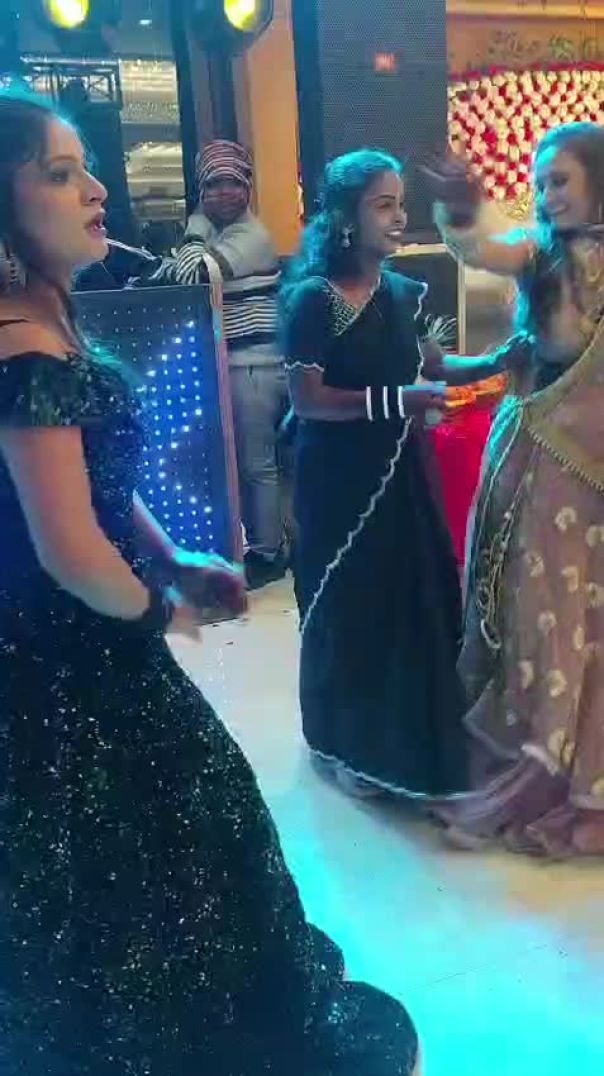 hamare yahan shaadi ka dance aisa hi hota hai Com Set Sandeep