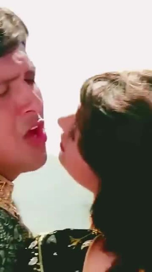 Govinda_Karishma_Kapoor_song_tumsa_Koi_pyara_short_video_best_WhatsApp_status(360p)