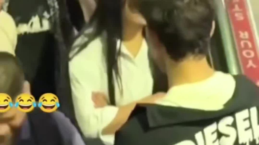 ⁣Girls helping nature 😂🤣