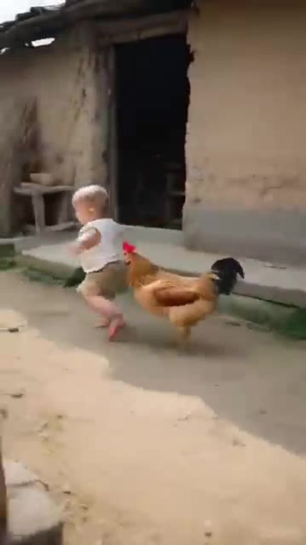 Cute_Baby_Is_Playing_With_Drum(360p)