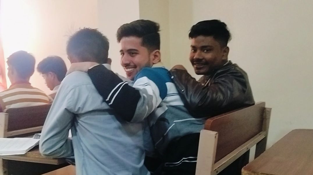 ⁣My first class in college 😁