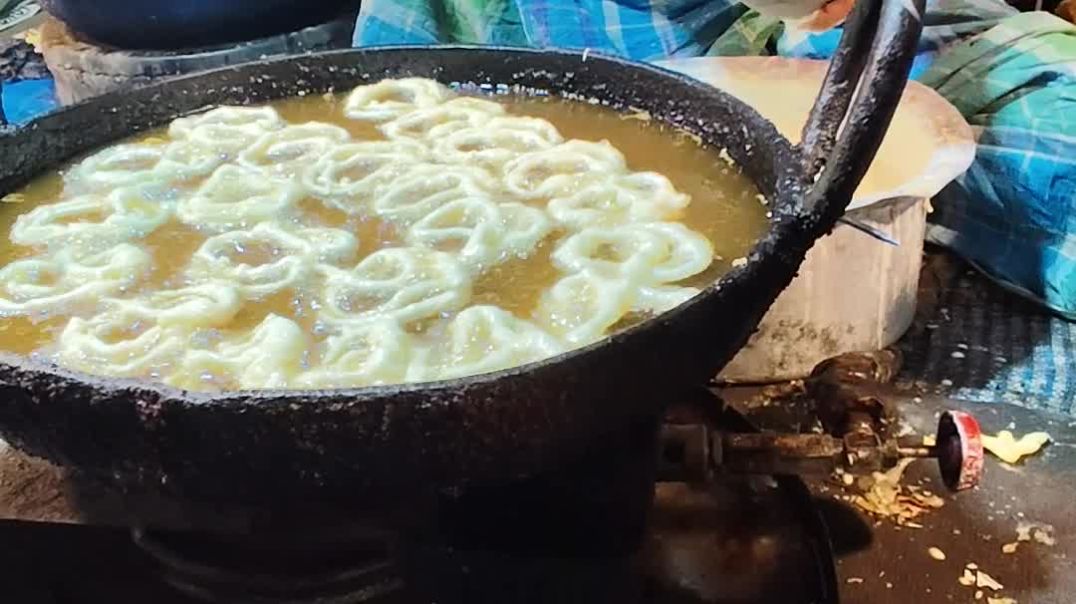 ⁣58গেট রাস মেলায় জিলিপি ভাজা হচ্ছে।58gate rasmalai gillipi vaja hocha.