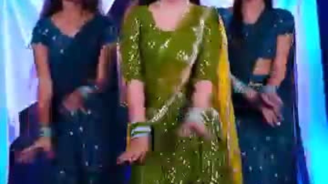 ⁣Sathi_sakhiyan_❤️💕__#dance_#trending_#new_#song_#viral_#youtubeshorts_#mehndi_#shadi(360p)