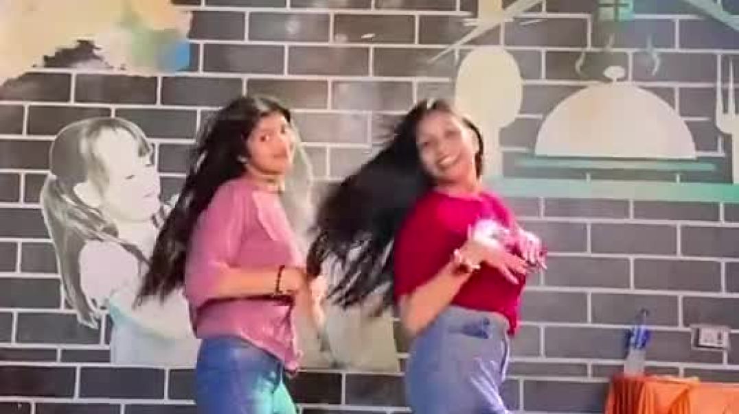 ⁣Dance video viral