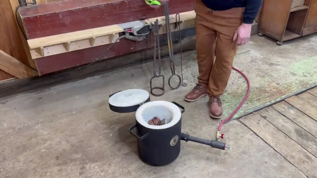 ⁣Spiral lamp with shade