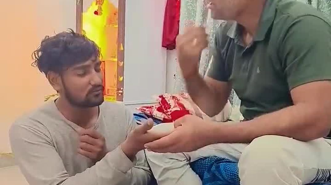 ⁣पंडित_जी_ने_बताया_हाथ_की_रेखा_का_राज_#shorts_#trendingshortvideos_#viralshortvideos_#trendingshort(7