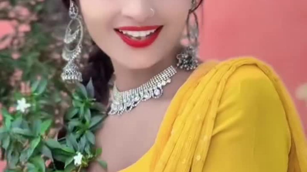 ⁣kiya tumhe patahai ye gulsan