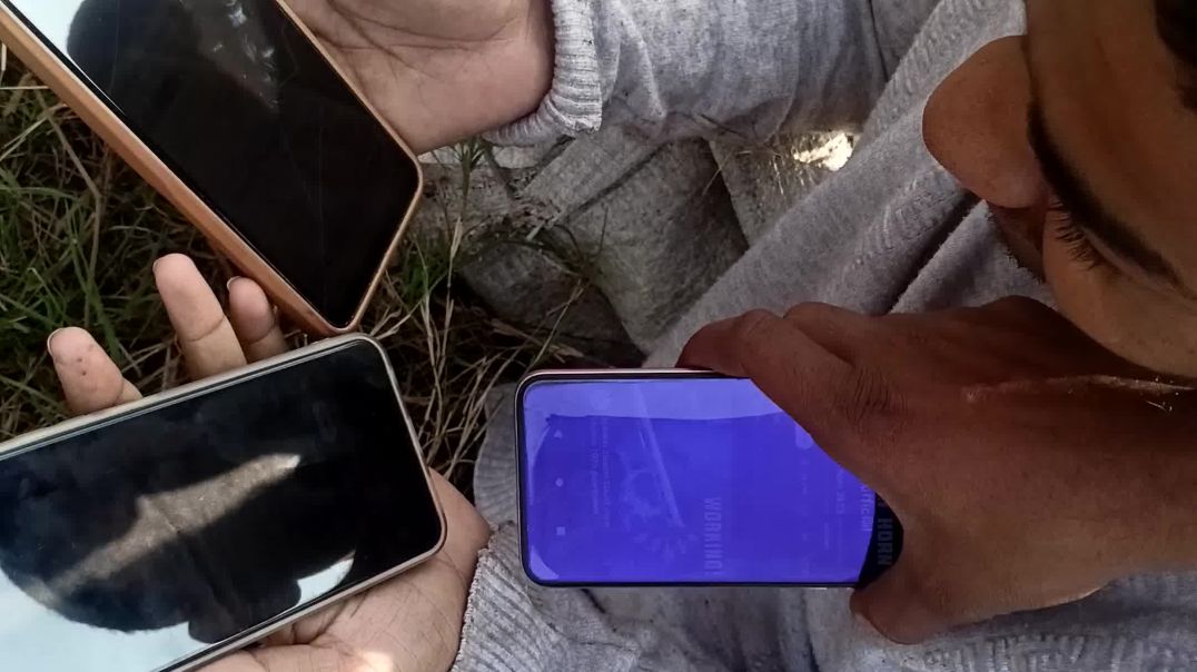 ⁣Mobile sound competition🤣💫