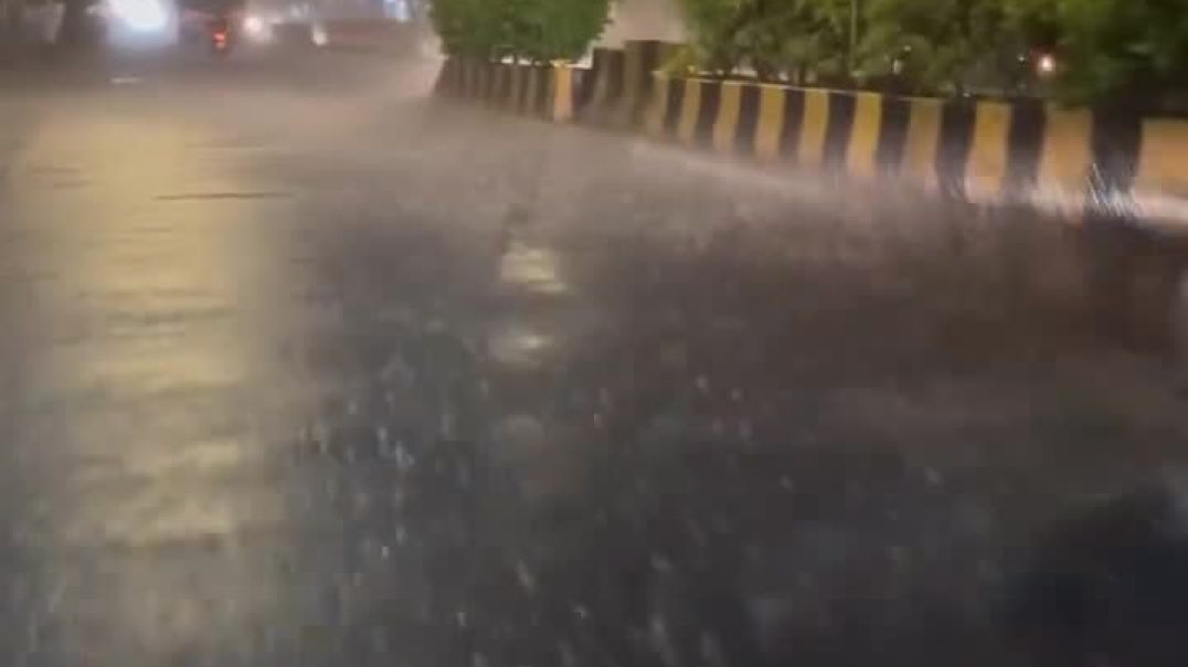 ⁣Barish 🌧️❤️🌧️❤️main masti #barish #rainday#raindrops #drop🌧️