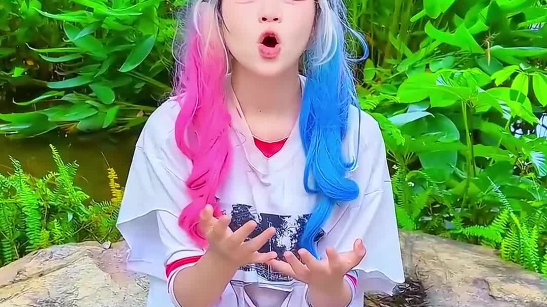 ⁣जादुई सेव पृथ्वी पर गिर गया🤯  mini wood toy woodworking art skill