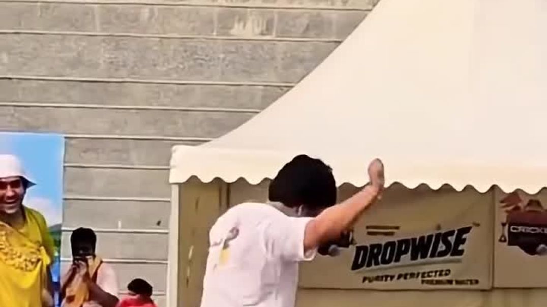 ⁣बाबा बागेश्वर धाम के गुरु जी ने लिए क्रिकेट के मजे।