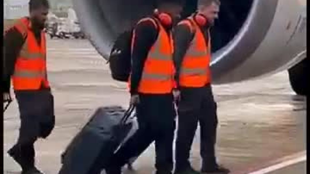 The_airplane’s_turbine_is_very_dangerous;_do_not_walk_near_it