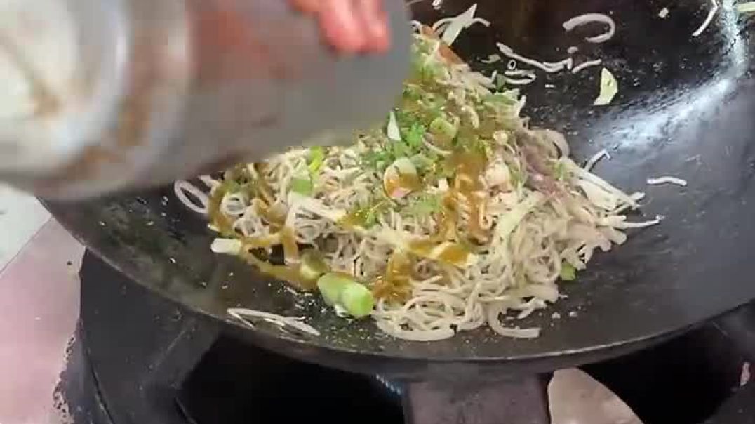 ⁣Comments_me_batao_#vegochatkara_#chowmein_#chillipaneer_#combo_#shorts(720p)