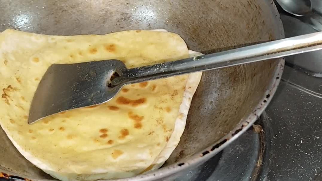 ⁣Dinner ready hocha.রাতের খাবার তৈরি হচ্ছে।