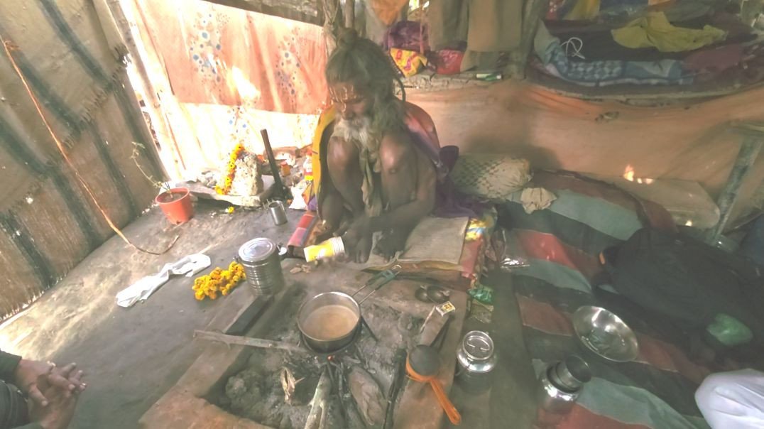 ⁣नागों के बीच संत का जीवन वृन्दावन के गुप्त संत