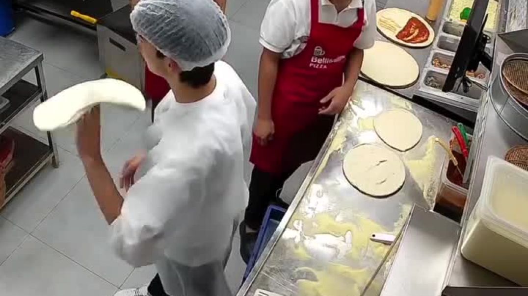 ⁣देखो यह भाई कैसे रोटी बना रहा है बहुत ही खतरनाक रोटी ना चाचा बनाना