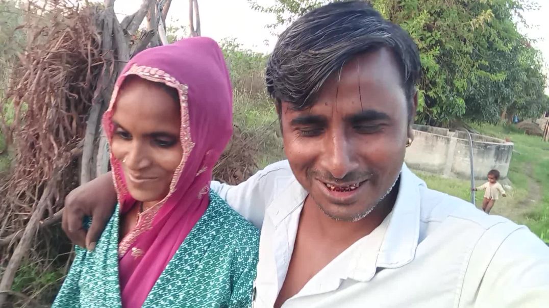 ⁣आज ब्लॉग बनाते हुए मेरी बीवी शर्मा गई