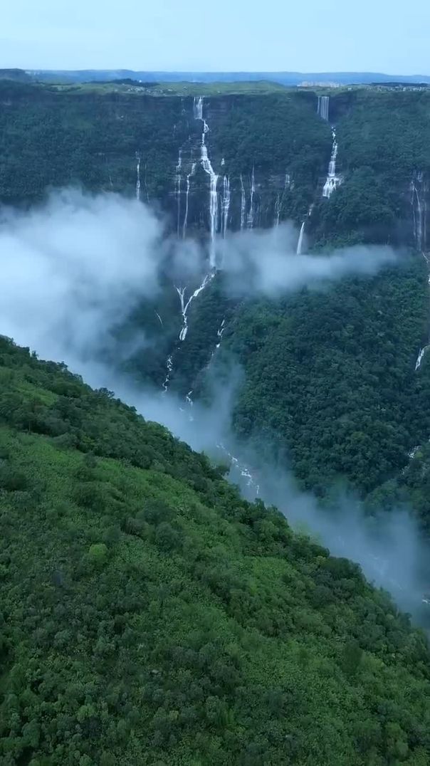 Gigantic Waterfalls in Meghalaya 😮🇮🇳 at Seven Sisters Falls _meghalaya _travel _waterfalls(720P_HD)