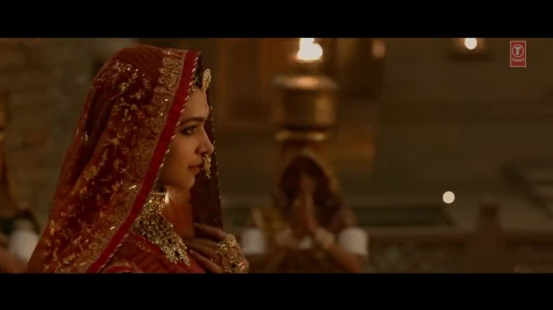 _Padmaavat_Song__Ghoomar__Deepika_Padukone,_Shahid_Kapoor,_Ranveer_Singh_Shreya_Ghoshal,Swaroop_Khan