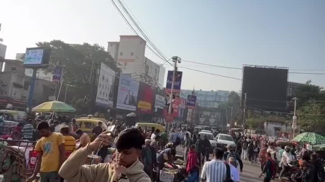 ⁣🧐किस रेलवे स्टेशन के बाहर ऐसा फलो का बड़ा का बाज़ार लगता है 😳