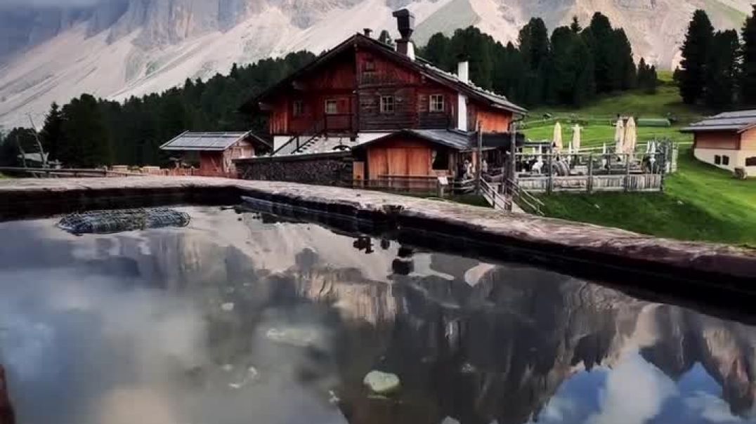 ⁣If living water flows anywhere... it's from here. What do you think?💧🏔️