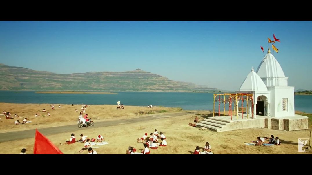 Tujh_Mein_Rab_Dikhta_Hai_Song___Rab_Ne_Bana_Di_Jodi___Shah_Rukh_Khan,_Anushka_Sharma___Roop_Kumar(10