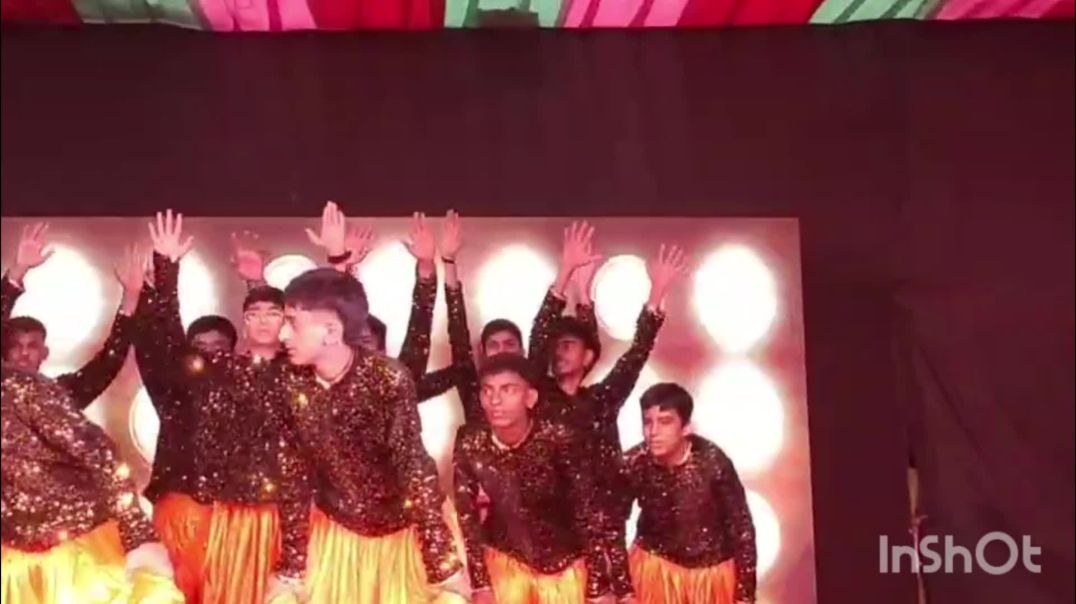 ⁣School Party 🥳